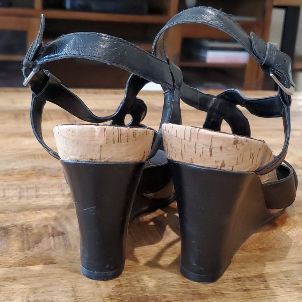Shoes - Picture 4 of 6
